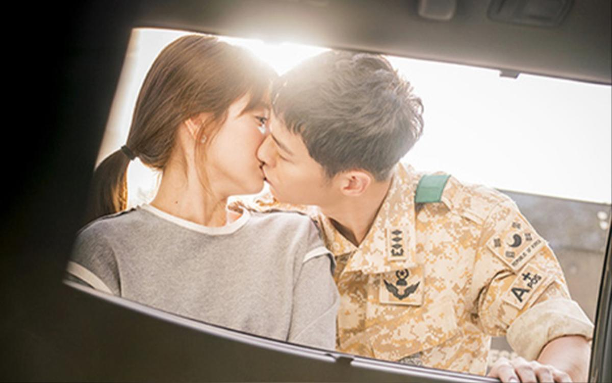 Song Joong Ki và Song Hye Kyo ly hôn nhưng khán giả sẽ không quên những cảnh ngọt ngào, tình bể bình trong phim 'Hậu duệ mặt trời'