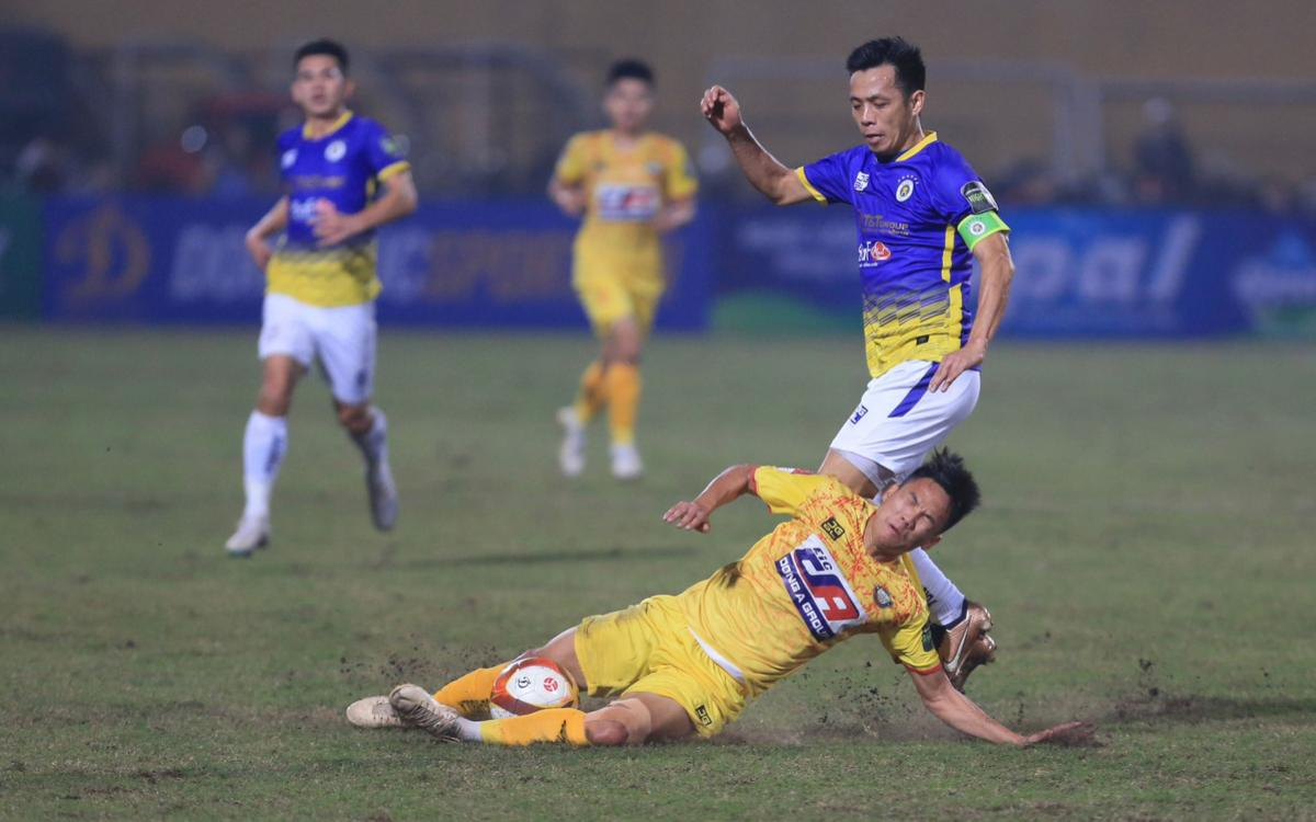 V.League trong mắt các HLV ngoại: Xấu từ mặt sân đến trọng tài