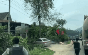 Công an nổ súng uy hiếp, vây bắt đối tượng vận chuyển ma túy