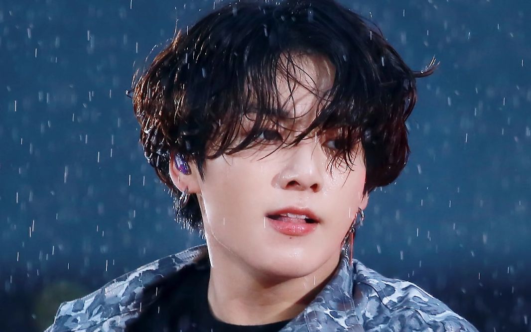 Lộ diện bạn gái Jungkook (BTS), là ai mà bị netizen phản đối dữ dộI? Lộ diện bạn gái Jungkook (BTS), là ai mà bị netizen phản đối dữ dộI?