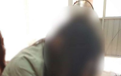Đi gặp đối tác giải quyết công việc, cô gái tỉnh dậy trong tình trạng không mặc quần áo sau cuộc rượu với vị giám đốc