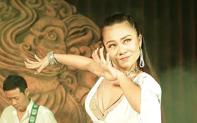 'Cô gái vàng' belly dance Đỗ Hồng Hạnh khác lạ khi làm mới nghệ thuật sân khấu truyền thống