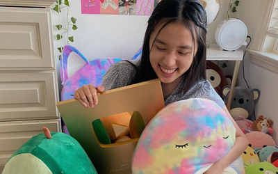 Khoe bộ sưu tập nút vàng YouTube, Jenny Huỳnh được anh trai hứa hẹn tặng ngay món quà độc lạ