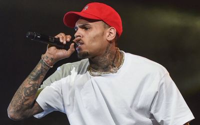Chris Brown bị cáo buộc hành hung phụ nữ, người hâm mộ thở dài 'Ngựa quen đường cũ có khác'