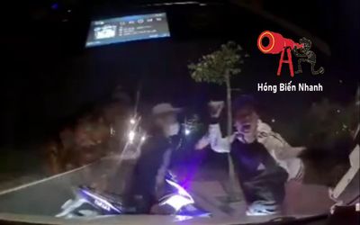 Clip: Nhóm thanh niên hung hăng chặn đầu ô tô trong đêm, liên tục chửi bới rồi cầm gạch đập phá xe