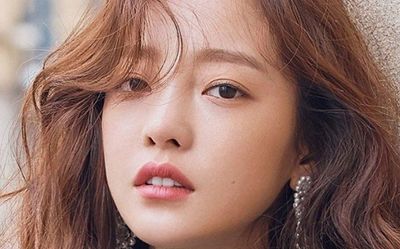 Tưởng niệm 2 năm Goo Hara (KARA) qua đời: Fan vẫn tiếc thương và luôn nhớ về đóa hoa bé nhỏ