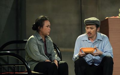 Hậu giành huy chương vàng liên hoan sân khấu, NS Việt Hương: 'Khán giả yêu thương thì mình phải tri ân'