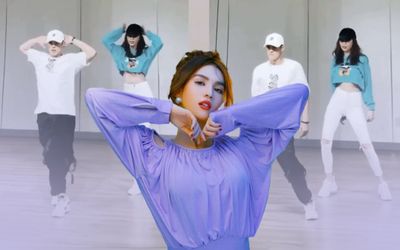 Đang tập nhảy sexy hết cỡ, Ngọc Trinh bỗng có màn tự chế động tác khiến dân tình cười xỉu