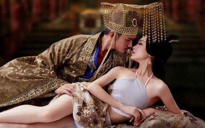 Vì sao trước giờ thị tẩm, phi tần phải cởi bỏ y phục, bị thái giám kiểm tra kỹ lưỡng?