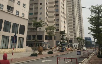 Người đàn ông rơi từ chung cư cao tầng ở Hà Nội xuống đất