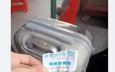 Nữ nhân viên xe buýt thu 10.000 đồng phí vali của hành khách ở TP.HCM bị đình chỉ công việc