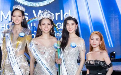 Bất chấp chiều cao 'nấm lùn', ái nữ nhà Minh Nhựa vẫn tự tin đọ dáng cùng top 3 Miss World Vietnam 2022