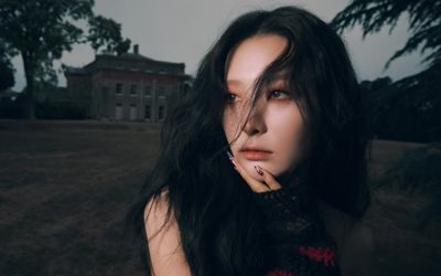 Chính thức debut solo, SEULGI khiến fan mê đắm với vẻ đẹp ma mị khó cưỡng