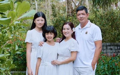 Hậu bị chê xuống sắc Bình Minh bảnh bao đón sinh nhật bên vợ con, nhan sắc hai ái nữ gây chú ý