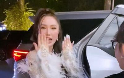 Bảo Thy bất ngờ gỡ hết móng tay để làm điều này với fan