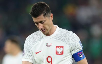 Lewandowski đá hỏng phạt đền: Khắc tinh tuyển Việt Nam rộng cửa đi tiếp!