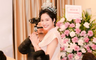 Hậu bị chê 'ngâm giấm' sau đăng quang, Nông Thúy Hằng xuất hiện với nhan sắc khác lạ