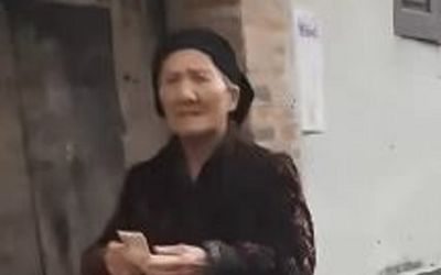 Bà nội vừa lĩnh lương hưu, đi khắp xóm tìm cháu để cho tiền
