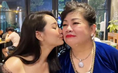 Trúc Anh hôn má, thân thiết 'nhà sản xuất trăm tỷ' Dung Bình Dương sau ồn ào kiện tụng