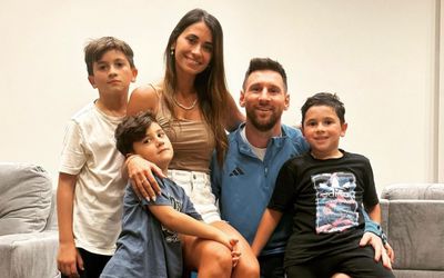 Messi đăng ảnh vợ con, nói lời xúc động cho năm mới