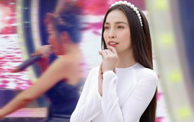 Hiền Thục hiếm hoi xuất hiện trên sân khấu, nhan sắc tuổi tứ tuần khiến nhiều người ngỡ ngàng