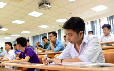 Sinh viên sốt ruột chờ trường hoàn trả học phí năm học 2022 - 2023