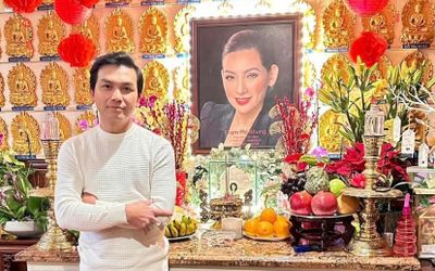 Mạnh Quỳnh viếng thăm cố ca sĩ Phi Nhung vào ngày cuối năm