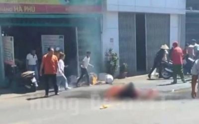 Vừa nhìn thấy vợ cũ, gã đàn ông có hành động khủng khiếp trước sự ngỡ ngàng của nhiều người dân