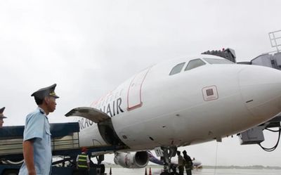 Thực hư vụ cán bộ hải quan gây áp lực, liên tục yêu cầu khách xuống máy bay để 'xóa bài đăng Facebook'