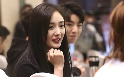 Dương Mịch lại vướng nghi vấn hẹn hò với Vương Tuấn Khải, các nhãn hàng ngay lập tức 'trừng phạt'?