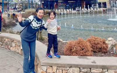 MC Hoàng Oanh tiết lộ phải mặc lại đồ cũ của mẹ, nghe mà thấy thương!