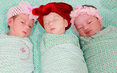 Hiếm gặp: Mổ đẻ thành công cho sản phụ mang tam thai cùng trứng