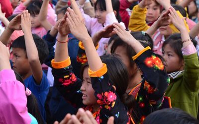 Đem yêu thương về với học sinh vùng cao Mường Đun: Những phần quà nhỏ mang lại niềm vui lớn lao
