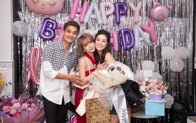 Vợ chồng Mạc Văn Khoa, Hoàng Thuỳ xúng xính 'lên đồ' dự tiệc sinh nhật của Hoa hậu Khánh Vân