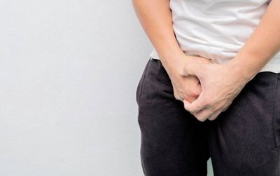 Tự nhét 30 viên bi kim loại vào 'cậu nhỏ', thanh niên 21 tuổi khóc ròng với triệu chứng kinh hoàng sau đó