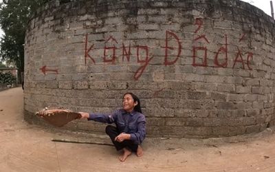 Xôn xao hình ảnh bà Tân Vlog vỡ nợ 3 tỷ, phải đi ăn xin