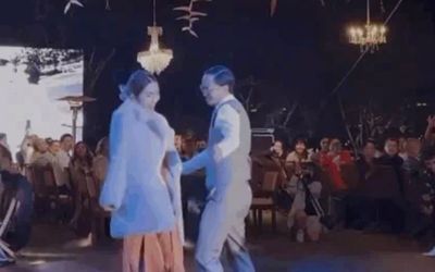 Vợ chồng Hà Tăng 'quẩy tới bến' trong hôn lễ Kathy Uyên, chiếm spotlight hơn cả nhân vật chính