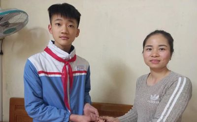 Nhặt được nhẫn vàng có giá trị lớn lúc đi học về, nam sinh Hải Phòng mau chóng có hành động tuyệt vời