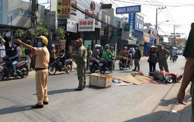 Nghe tiếng động mạnh liền ra kiểm tra, người dân hốt hoảng với cảnh tượng đau lòng trước mắt
