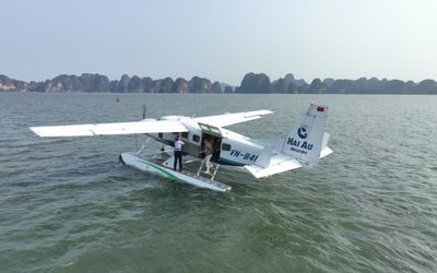 Ngắm toàn bộ khung cảnh Vịnh Hạ Long từ trên cao với 25 phút bay thủy phi cơ