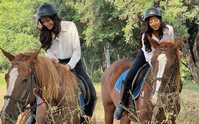 Miss Universe 2021 Harnaaz Sandhu đăng ảnh cũ hoài niệm, netizen khen: Thời điểm nào cũng đẹp nức nở