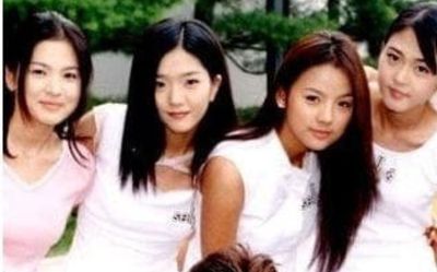 Song Hye Kyo nổi tiếng xinh đẹp nhưng cũng phải lép vế trước đàn chị quyến rũ này
