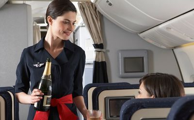 Thông điệp bí mật ẩn giấu trong đồng phục của tiếp viên hàng không
