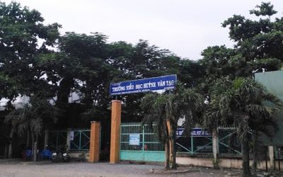 Học sinh lớp 3 đang chơi cùng bạn ở sân trường thì ngất xỉu rồi tử vong
