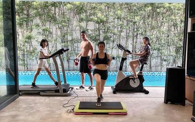Thừa hưởng gen của bố mẹ: 2 cô con gái nhà Bình Minh chân dài như 'siêu mẫu'