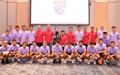 Tuyển Thái Lan hội quân đá hai trận giao hữu, dành bất ngờ lớn cho Madam Pang