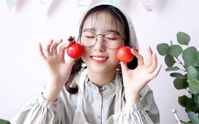 Độc lạ tiktok, cô nàng vừa nấu ăn vừa kể chuyện ma thu hút hàng triệu lượt xem