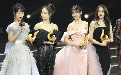 Trước thềm Đêm hội Weibo ảnh chung sân khấu của Địch Lệ Nhiệt Ba, Dương Tử và Trịnh Sảng được đào lại