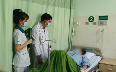 Đang ăn lẩu bất ngờ nuốt phải thứ này, người đàn ông nhập viện khẩn