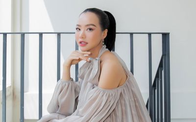 Sao nữ Vbiz cảnh báo netizen không cho số điện thoại người lạ khi 'check in' hành lí tại sân bay